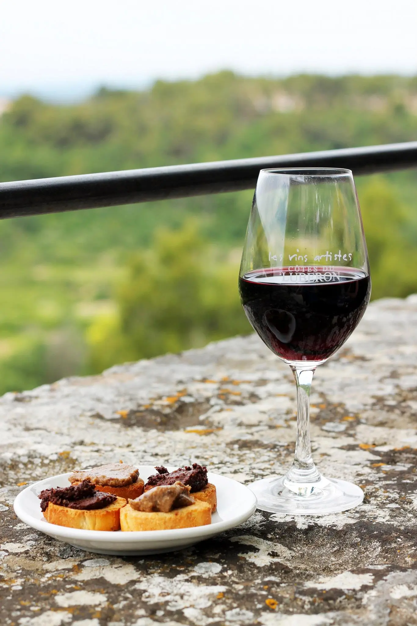 ที่มา: Wikimedia Commons การจับคู่ไวน์กับอาหาร (Wine Pairing)